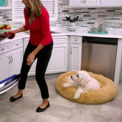 Peaceful Pooch S - Pluizig Hondenbed - 58cm Diameter - Opvouwbaar - In Verschillende Maten. Kattenbed - Wasbaar - Uitneembare Vulling - Ontspant Gewrichten En Spieren - Anti-slip Noppenbodem -Hondenartikelen Winkel 1200x1200 634
